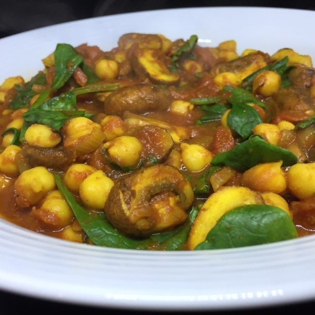 A recipe for a healthy chestnut mushroom, chickpea and spinach curry